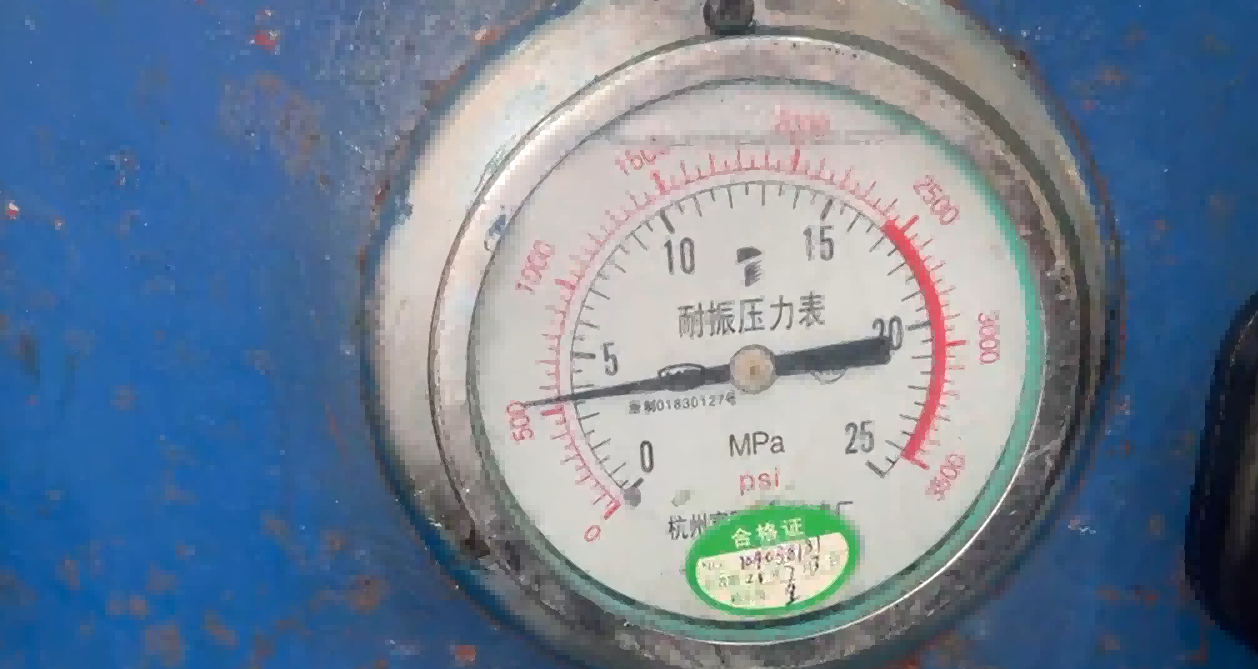 Double disc check valve pressure test